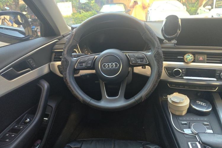 Used Audi A4L 2018 30th Anniversary Edition 40 TFSI Fashion Model Steering Wheel