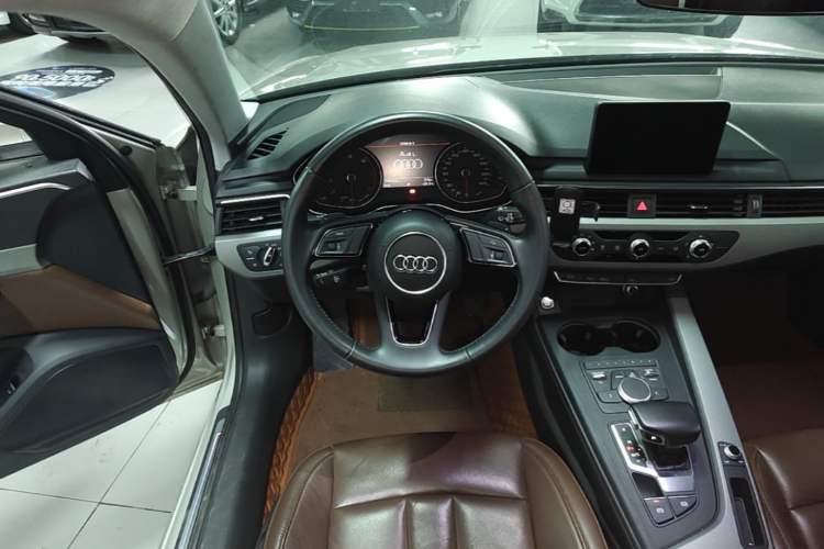Used Audi A4L 2018 30th Anniversary Edition 40 TFSI Trendy Model Steering Wheel