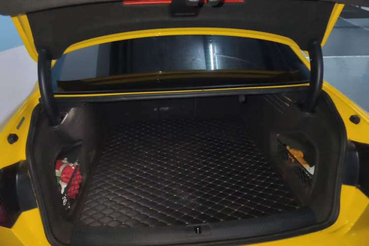 Used Audi A4L 2018 30th Anniversary Edition 40 TFSI Fashion Model Trunk