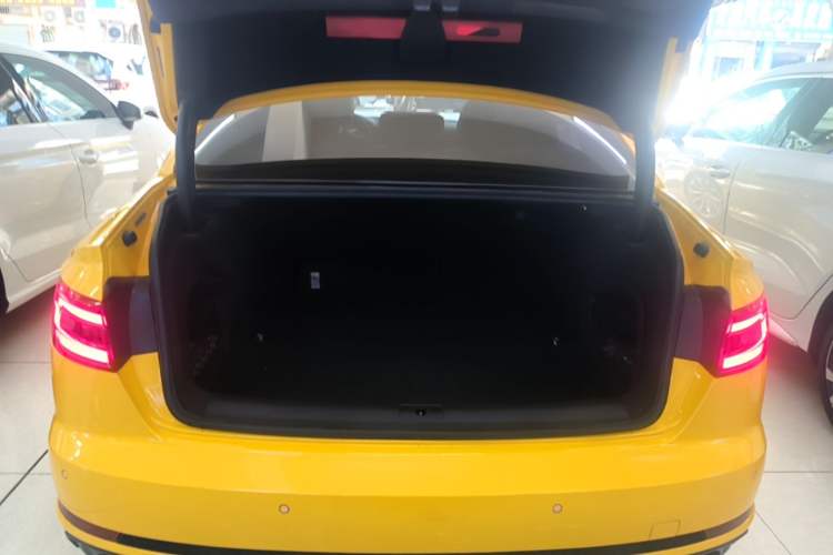 Used Audi A4L 2018 30th Anniversary Edition 40 TFSI Fashion Model Trunk