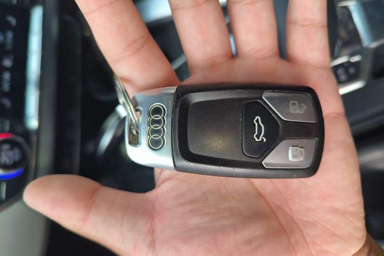 Used Audi A4L 2018 30th Anniversary Edition 40 TFSI Fashion Model Vehicle Key