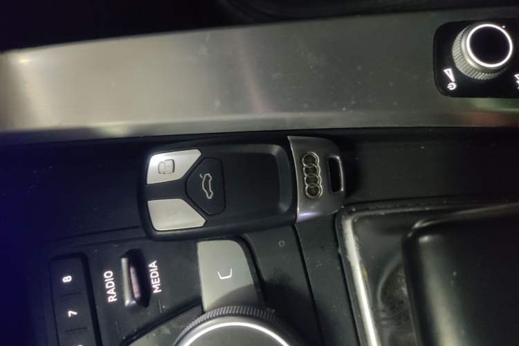 Used Audi A4L 2018 30th Anniversary Edition 40 TFSI Fashion Model Vehicle Key