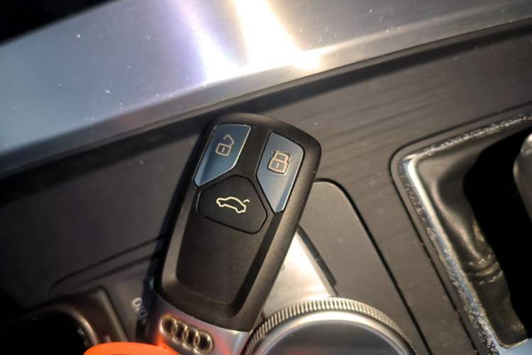 Used Audi A4L 2018 30th Anniversary Edition 40 TFSI Fashion Model Vehicle Key