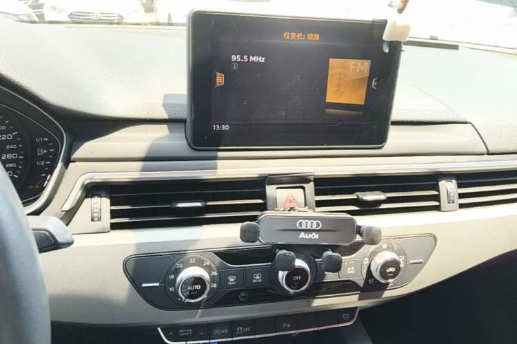 Used Audi A4L 2019 40 TFSI Ambition China VI Audio And AC Panel