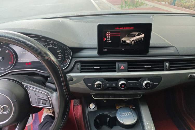 Used Audi A4L 2019 40 TFSI Ambition China VI Audio And AC Panel