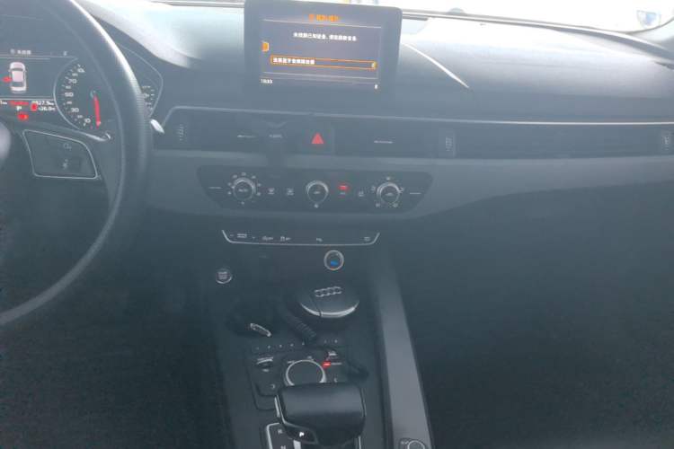 Used Audi A4L 2019 40 TFSI Ambition China VI Audio And AC Panel