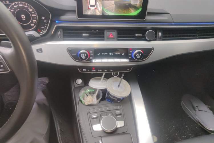 Used Audi A4L 2019 40 TFSI Sporty Version China VI Audio And AC Panel