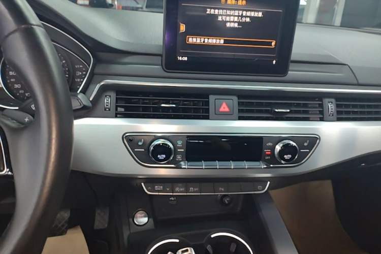 Used Audi A4L 2019 45 TFSI quattro Individual Sport Edition China VI Audio And AC Panel