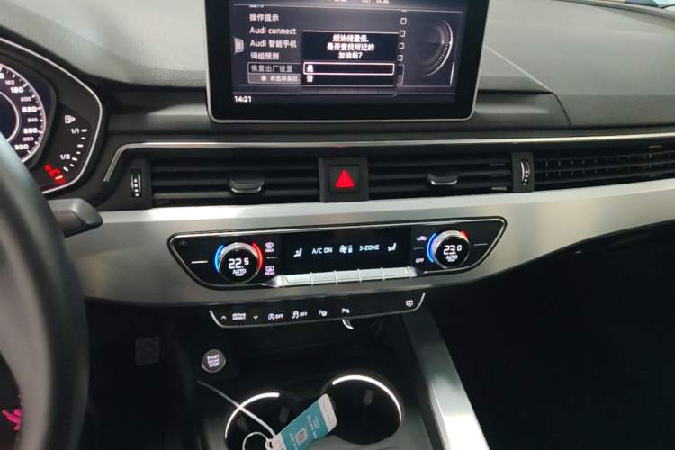 Used Audi A4L 2019 40 TFSI Fashion Edition China VI Emission Standard Audio And AC Panel