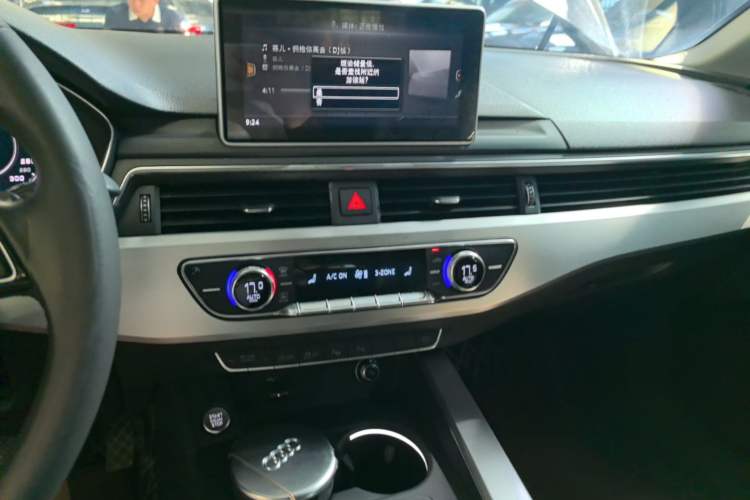 Used Audi A4L 2019 40 TFSI Fashion Version China V Audio And AC Panel