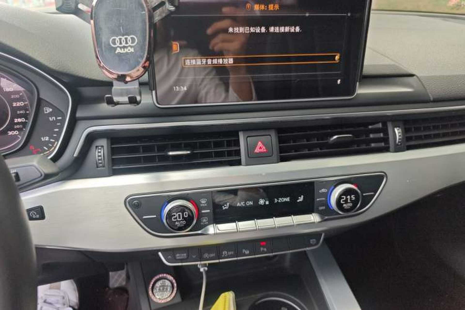 Used Audi A4L 2019 40 TFSI Fashion Edition China VI Emission Standard Audio And AC Panel