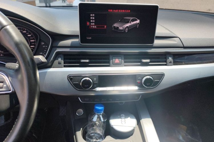 Used Audi A4L 2019 40 TFSI Fashion Edition China VI Emission Standard Audio And AC Panel