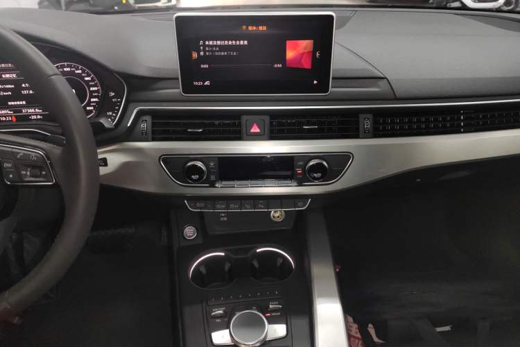 Used Audi A4L 2019 40 TFSI Fashion Edition China VI Emission Standard Audio And AC Panel