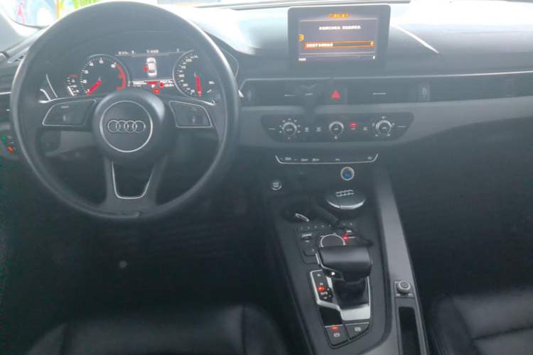 Used Audi A4L 2019 40 TFSI Ambition China VI Center Console