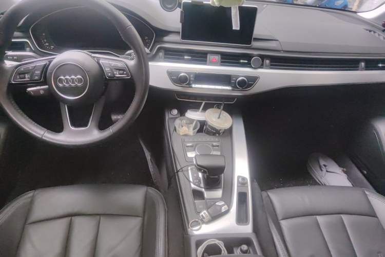 Used Audi A4L 2019 40 TFSI Sporty Version China VI Center Console