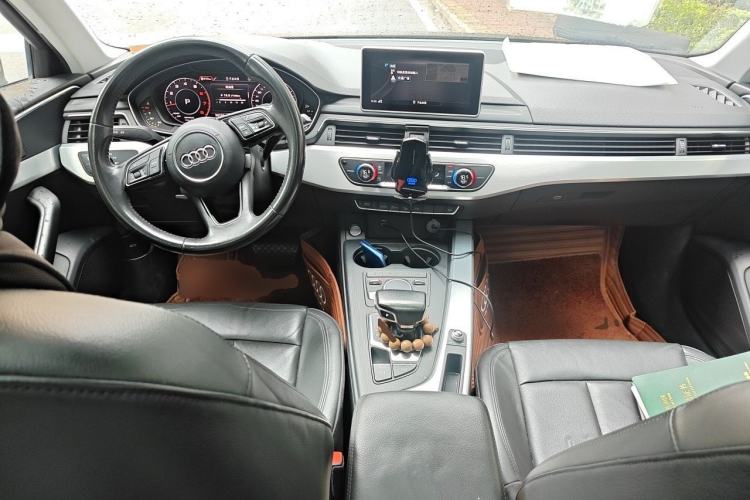 Used Audi A4L 2019 40 TFSI Fashion Edition China VI Emission Standard Center Console