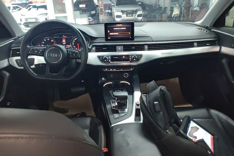 Used Audi A4L 2019 45 TFSI quattro Individual Sport Edition China VI Center Console