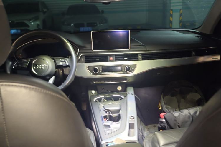 Used Audi A4L 2019 40 TFSI Fashion Edition China VI Emission Standard Center Console