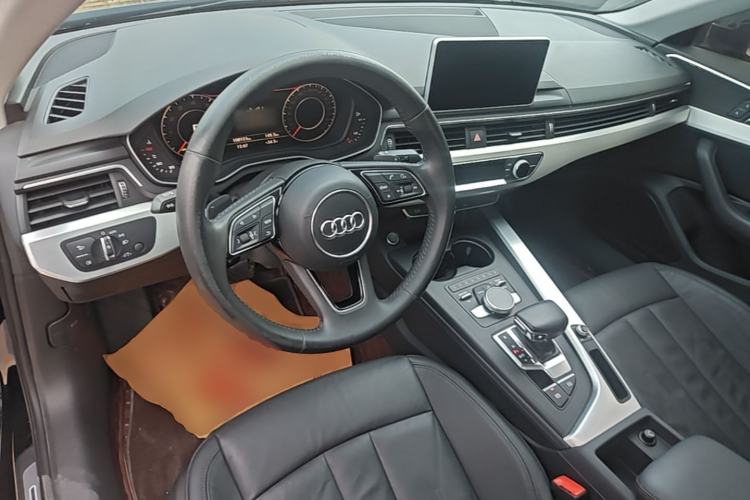 Used Audi A4L 2019 40 TFSI Fashion Edition China VI Emission Standard Center Console