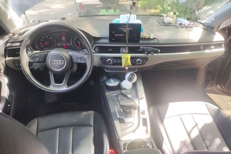 Used Audi A4L 2019 40 TFSI Ambition China VI Center Console
