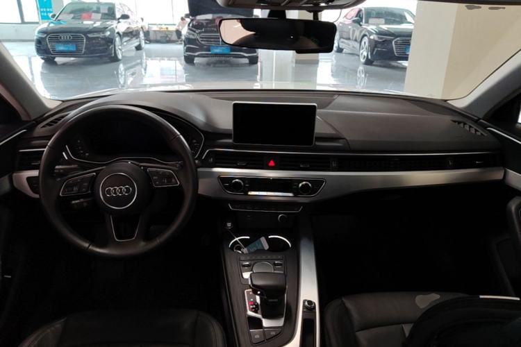 Used Audi A4L 2019 40 TFSI Fashion Edition China VI Emission Standard Center Console