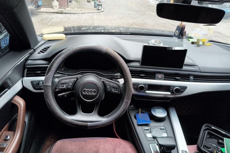 Used Audi A4L 2019 40 TFSI Fashion Edition China VI Emission Standard Center Console