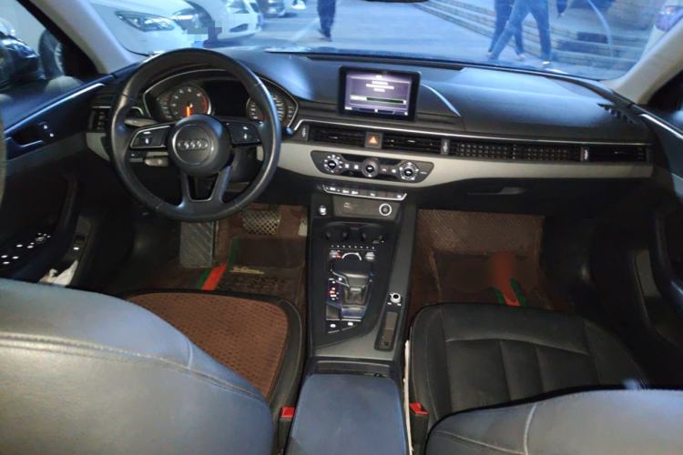Used Audi A4L 2019 40 TFSI Ambition China VI Center Console
