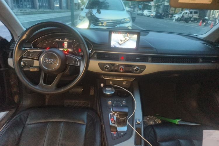 Used Audi A4L 2019 40 TFSI Ambition China VI Center Console