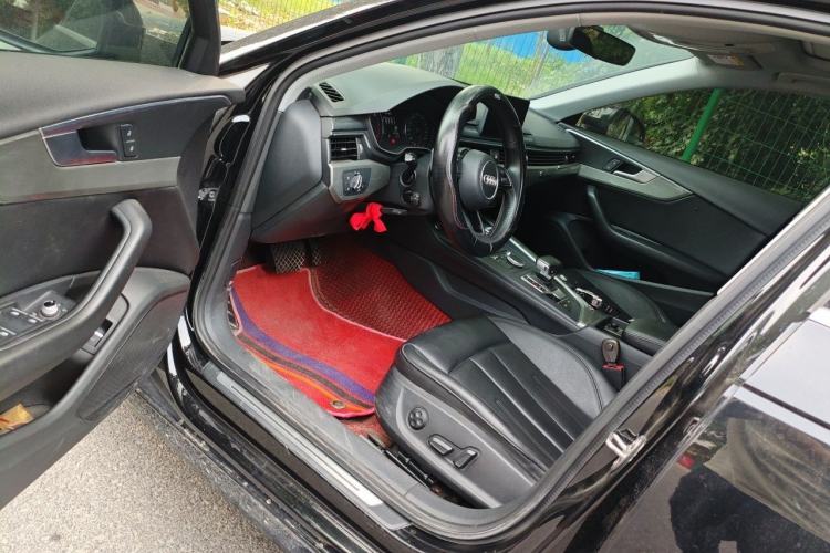 Used Audi A4L 2019 40 TFSI Ambition China VI Driver Seat