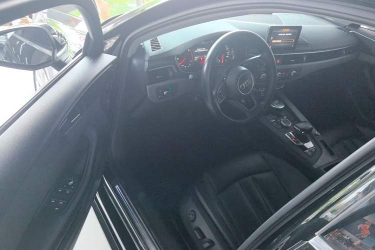 Used Audi A4L 2019 40 TFSI Ambition China VI Driver Seat