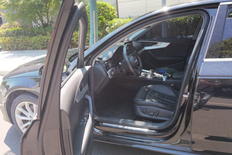 Used Audi A4L 2019 40 TFSI Fashion Edition China VI Emission Standard Driver Seat
