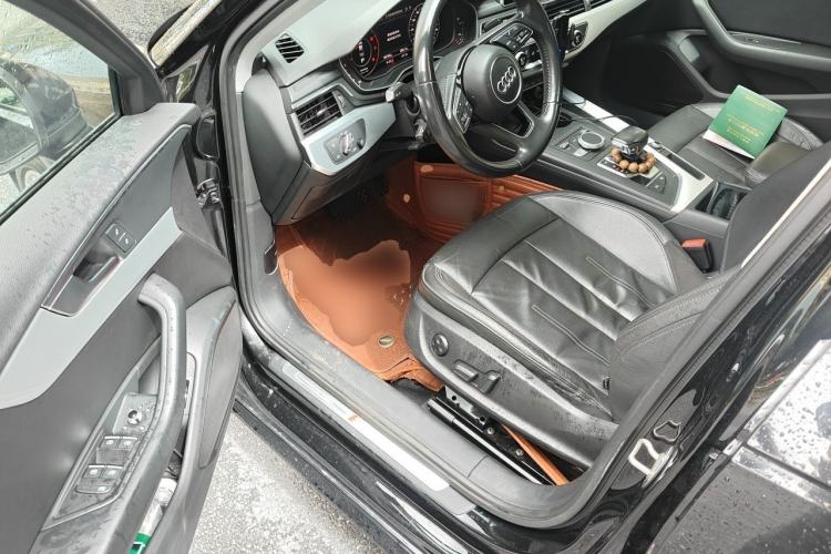 Used Audi A4L 2019 40 TFSI Fashion Edition China VI Emission Standard Driver Seat