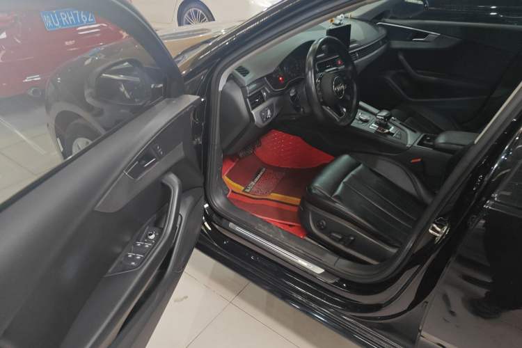 Used Audi A4L 2019 40 TFSI Ambition China VI Driver Seat