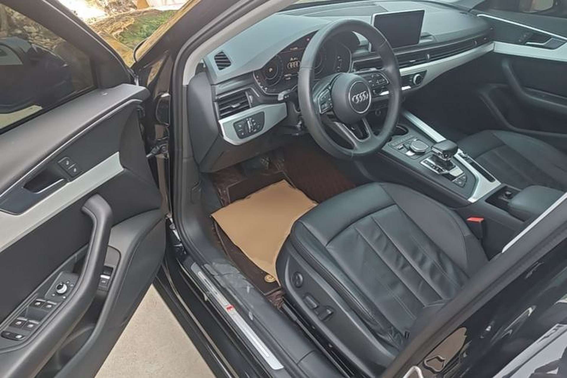 Used Audi A4L 2019 40 TFSI Fashion Edition China VI Emission Standard Driver Seat