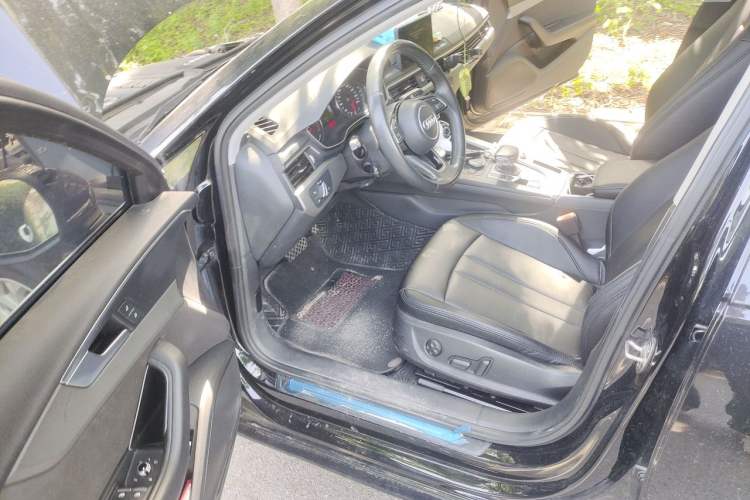 Used Audi A4L 2019 40 TFSI Ambition China VI Driver Seat