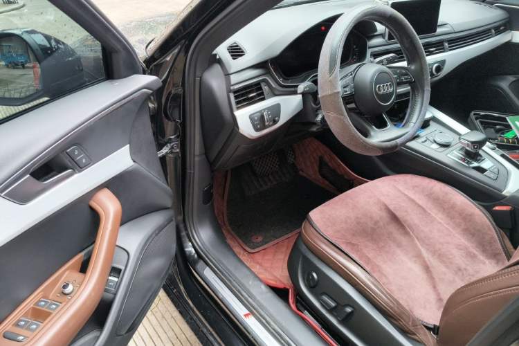 Used Audi A4L 2019 40 TFSI Fashion Edition China VI Emission Standard Driver Seat