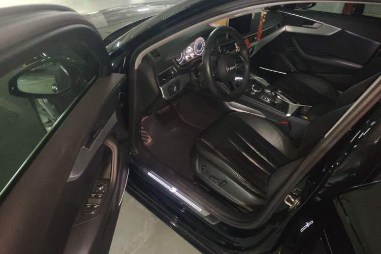Used Audi A4L 2019 40 TFSI Fashion Edition China VI Emission Standard Driver Seat