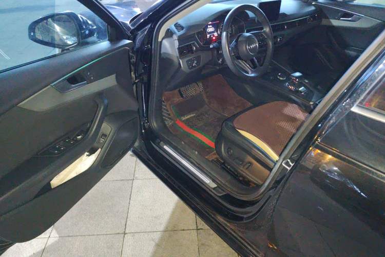 Used Audi A4L 2019 40 TFSI Ambition China VI Driver Seat