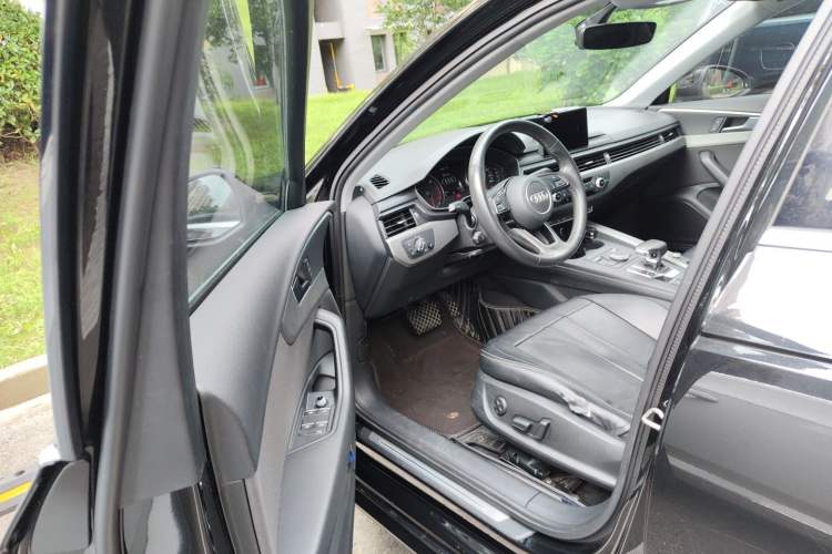 Used Audi A4L 2019 40 TFSI Ambition China VI Driver Seat