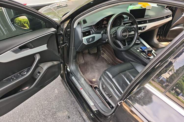 Used Audi A4L 2019 40 TFSI Fashion Edition China VI Emission Standard Driver Seat
