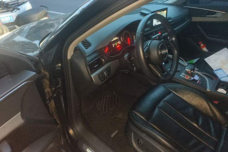 Used Audi A4L 2019 40 TFSI Ambition China VI Driver Seat