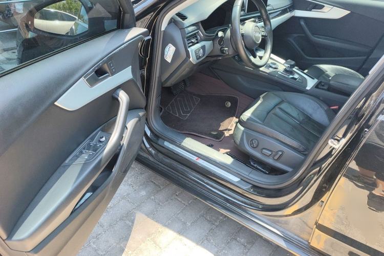 Used Audi A4L 2019 40 TFSI Fashion Edition China VI Emission Standard Driver Seat