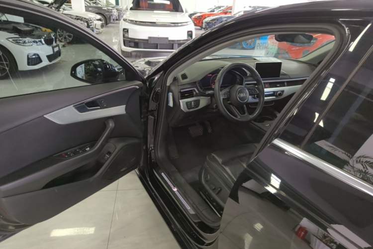 Used Audi A4L 2019 40 TFSI Fashion Edition China VI Emission Standard Driver Seat
