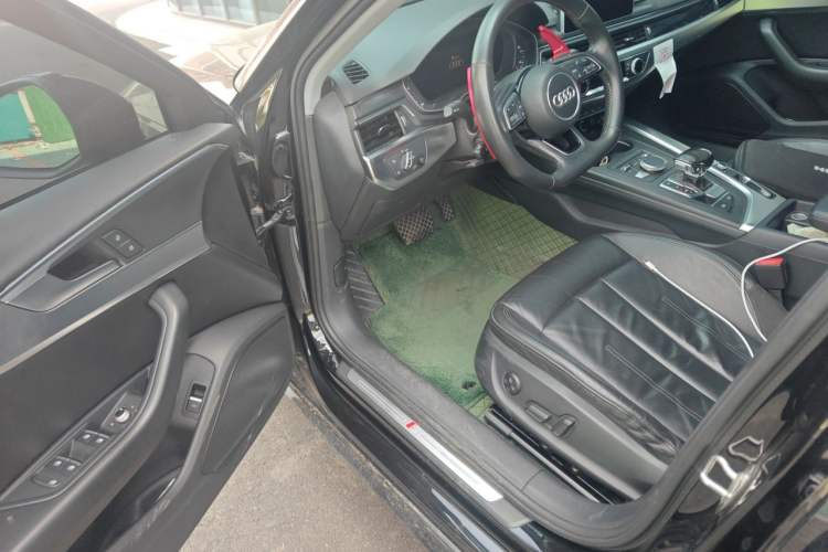 Used Audi A4L 2019 40 TFSI Fashion Edition China VI Emission Standard Driver Seat
