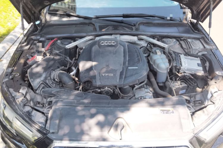 Used Audi A4L 2019 40 TFSI Fashion Edition China VI Emission Standard Engine Bay