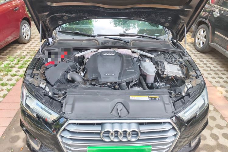 Used Audi A4L 2019 40 TFSI Fashion Edition China VI Emission Standard Engine Bay