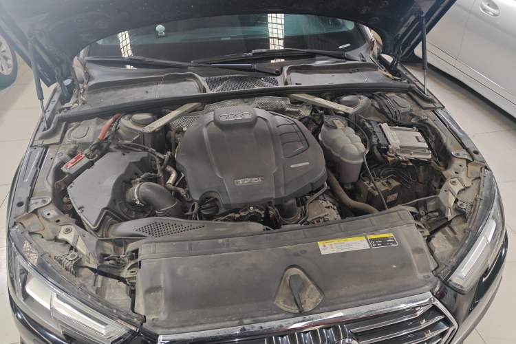 Used Audi A4L 2019 40 TFSI Ambition China VI Engine Bay