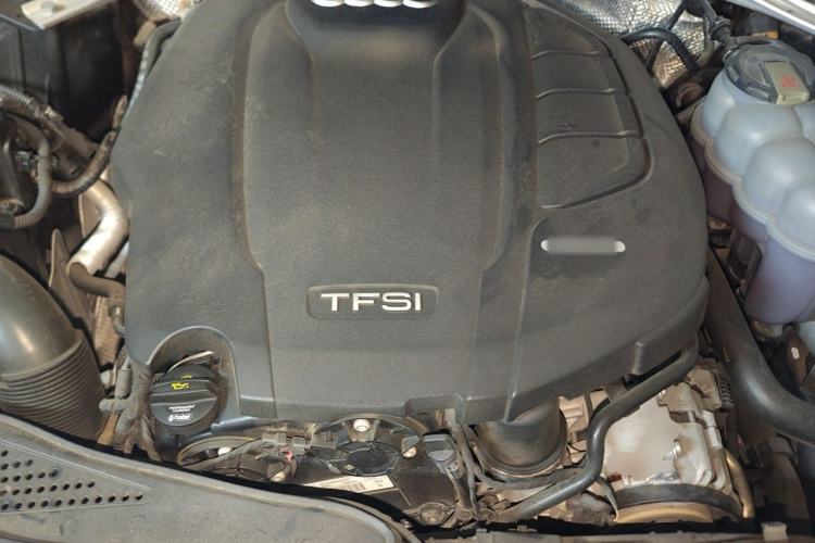 Used Audi A4L 2019 40 TFSI Fashion Edition China VI Emission Standard Engine Bay