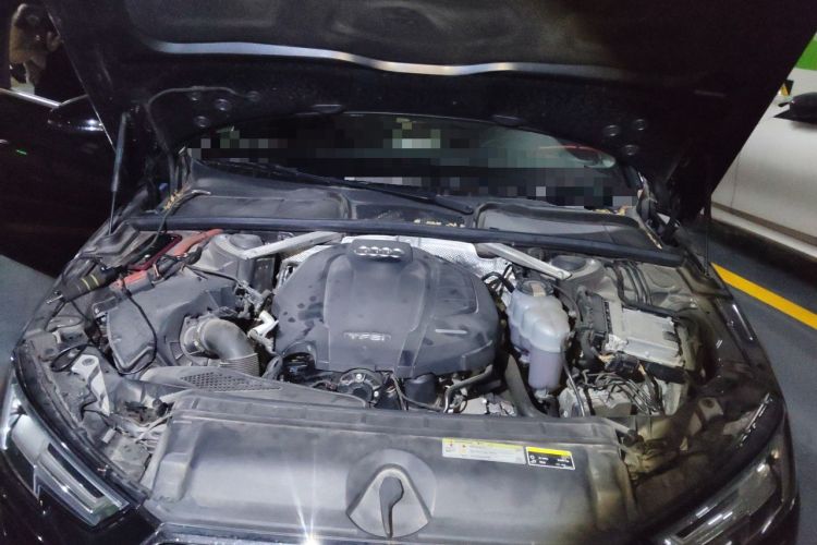 Used Audi A4L 2019 40 TFSI Fashion Edition China VI Emission Standard Engine Bay