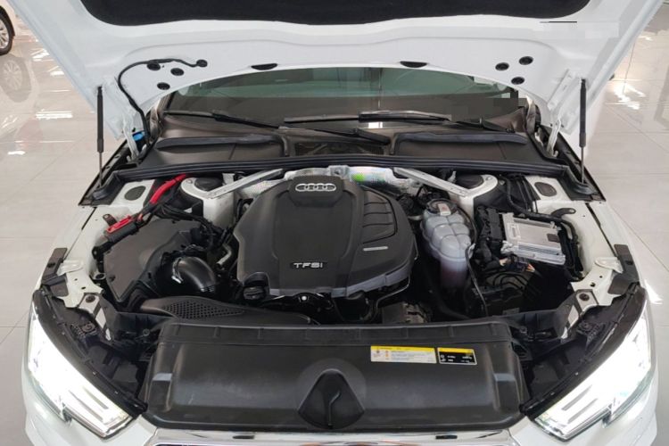 Used Audi A4L 2019 40 TFSI Fashion Edition China VI Emission Standard Engine Bay